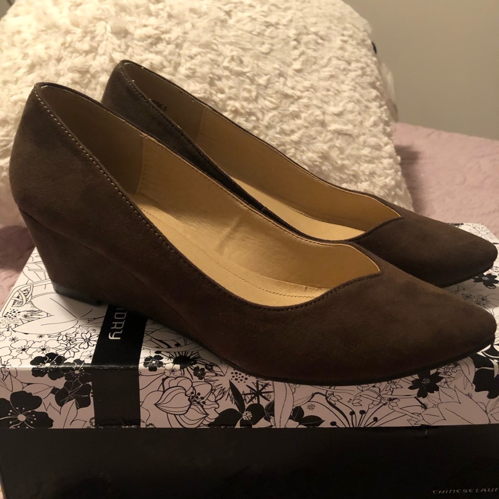 Chinese Laundry green suede wedge💕